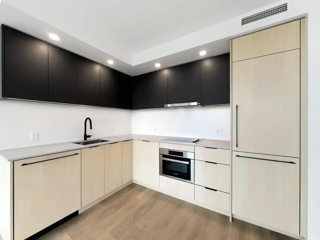 29xx 13738 Central Avenue, Surrey